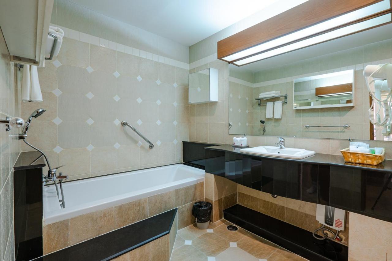 Whitehouse Condotel Pattaya Zewnętrze zdjęcie