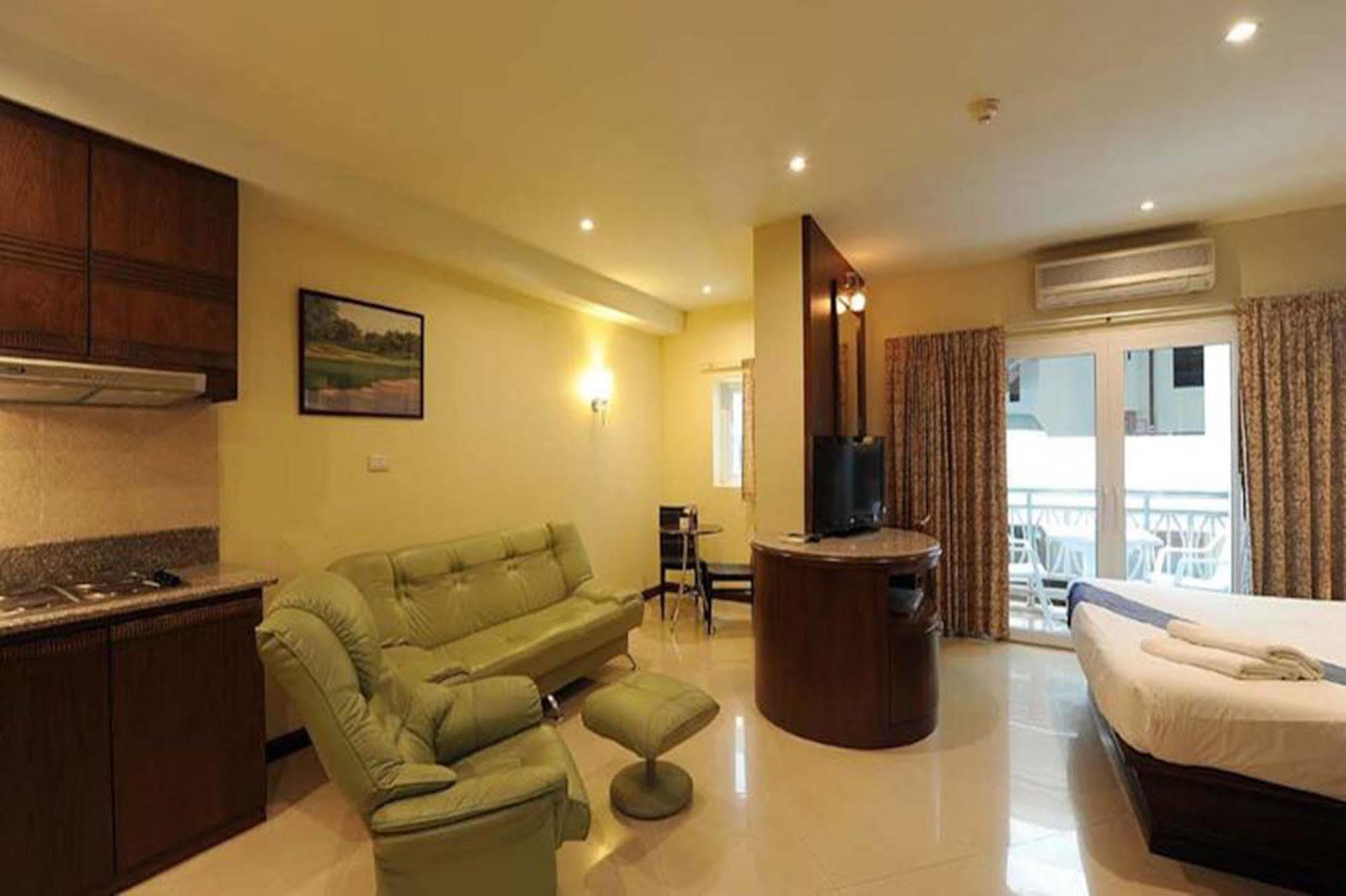 Whitehouse Condotel Pattaya Zewnętrze zdjęcie