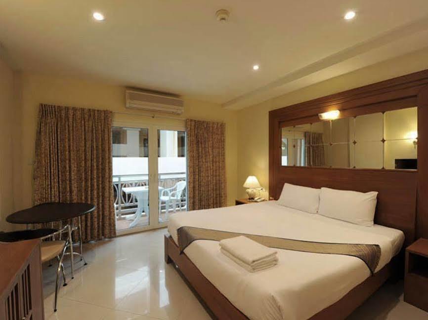 Whitehouse Condotel Pattaya Zewnętrze zdjęcie