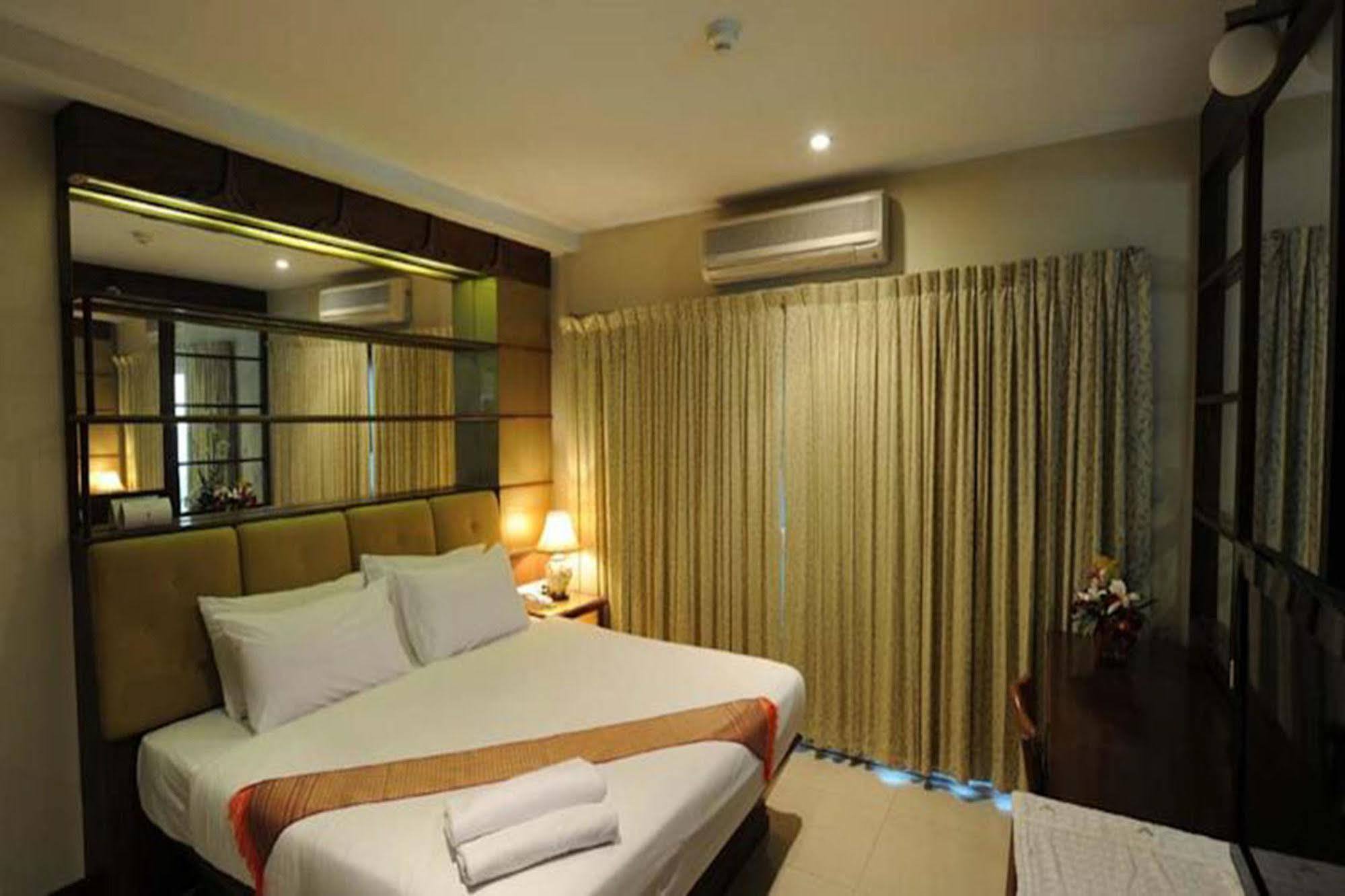 Whitehouse Condotel Pattaya Zewnętrze zdjęcie