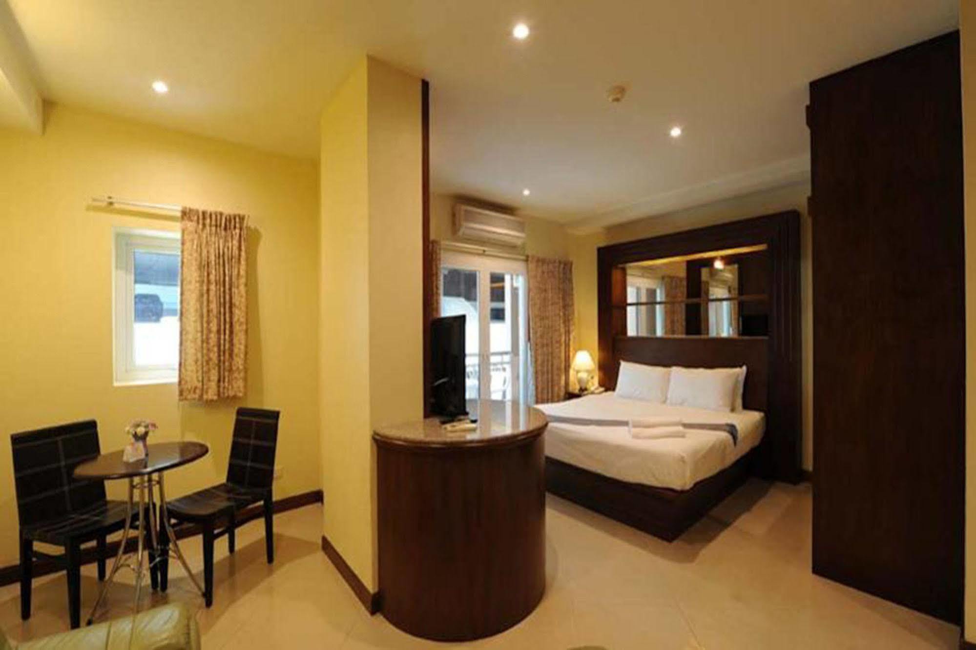 Whitehouse Condotel Pattaya Zewnętrze zdjęcie